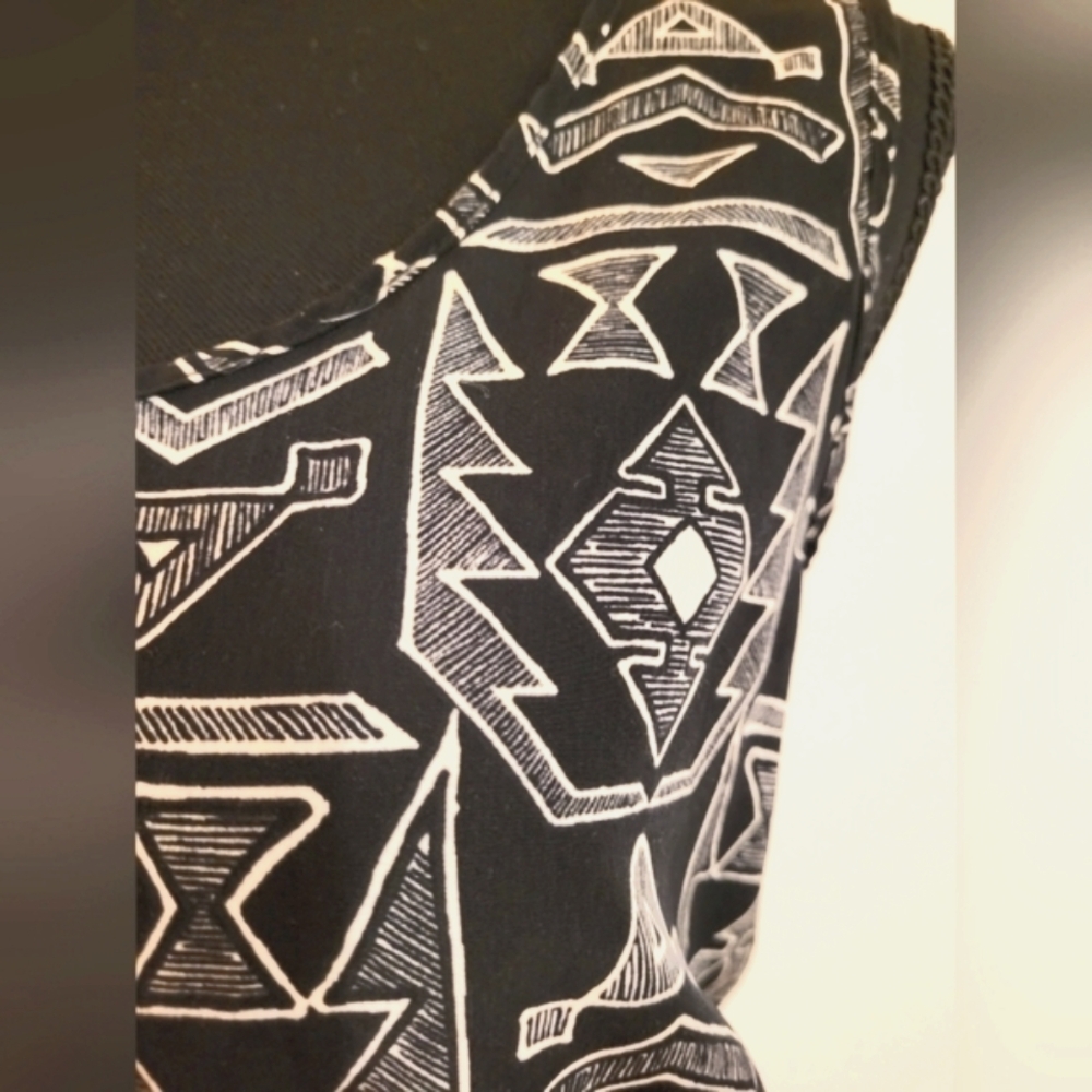 "One Clothing" Black and Cream Mini‎ Dress W/Geometric Print (Size Medium) - Picture 5 of 13